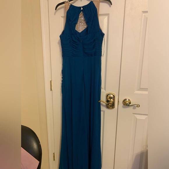 Gently used gown - Picture 3 of 4